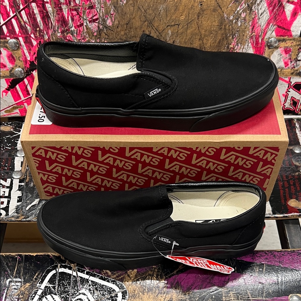 Vans Men's Classic Black Slip-On Sneakers, mns 9